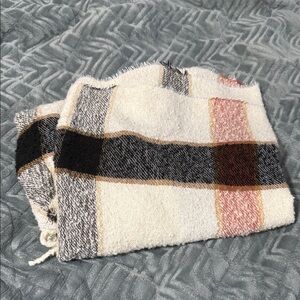 Ardene Oversized Plaid Scarf in Cream, Black & Rust